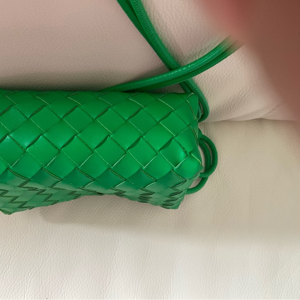 Bottega Veneta Intrecciato Leather Camera Bag Parakeet color - Picture 4 of 16